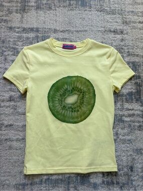 NWOT Edikted Pale Yellow Tee with Green Kiwi Graphic